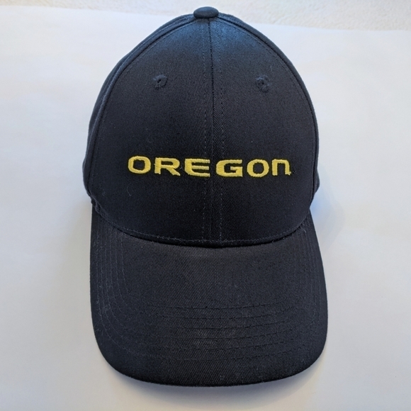 UO Oregon hat OS ~LIKE NEW~ - Picture 1 of 4
